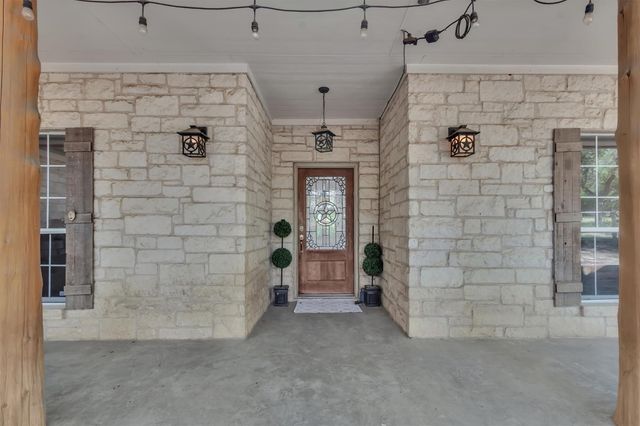 1120 Meadow Ridge DR, Dripping Springs, TX 78620