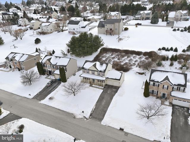 233 SUNSET CIR, Red Lion, PA 17356