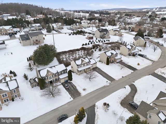 233 SUNSET CIR, Red Lion, PA 17356