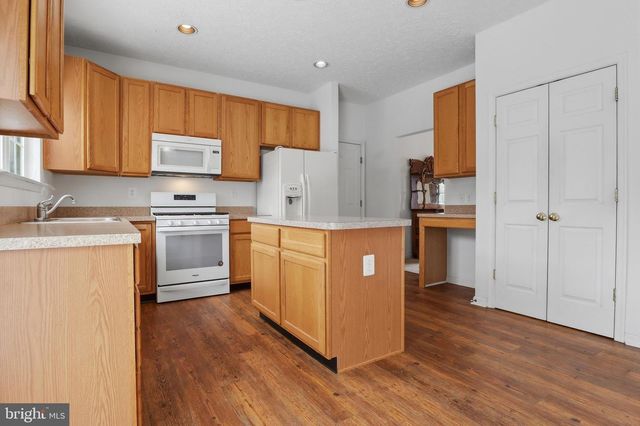 233 SUNSET CIR, Red Lion, PA 17356