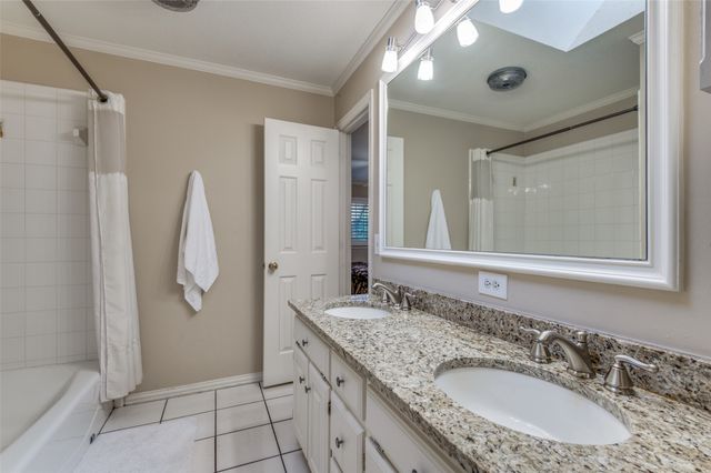 2400 Wild Rose Court, Arlington, TX 76006