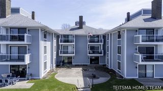 400 Lakeview Court 25D, Spring Lake, MI 49456