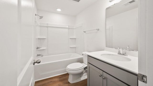 4633 Forest Hills Drive 1001, North Charleston, SC 29418