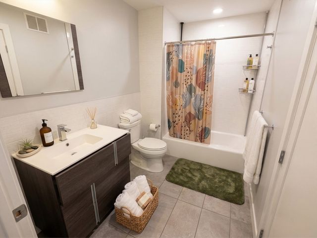 44-48 Medford St. 403, Somerville, MA 02143