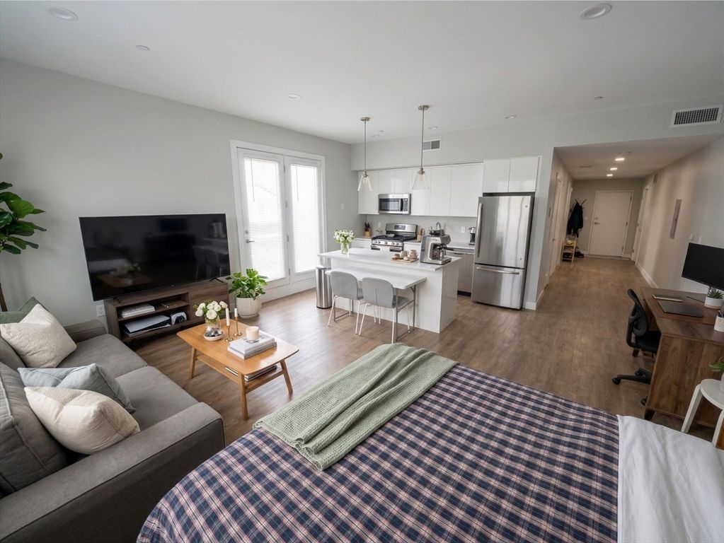 44-48 Medford St. 403, Somerville, MA 02143