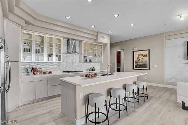 9220 Tesoras Drive 202, Las Vegas, NV 89144