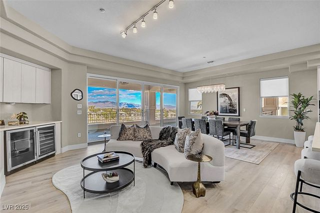 9220 Tesoras Drive 202, Las Vegas, NV 89144