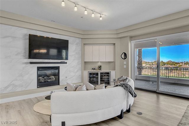 9220 Tesoras Drive 202, Las Vegas, NV 89144