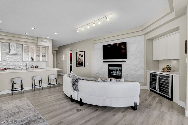 9220 Tesoras Drive 202, Las Vegas, NV 89144