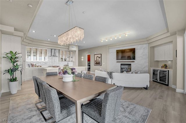 9220 Tesoras Drive 202, Las Vegas, NV 89144