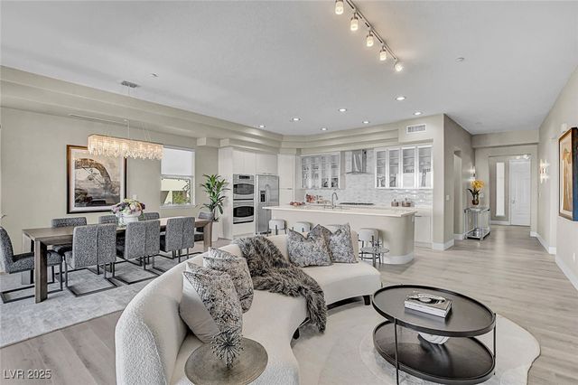 9220 Tesoras Drive 202, Las Vegas, NV 89144