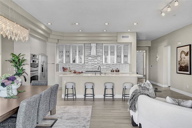 9220 Tesoras Drive 202, Las Vegas, NV 89144