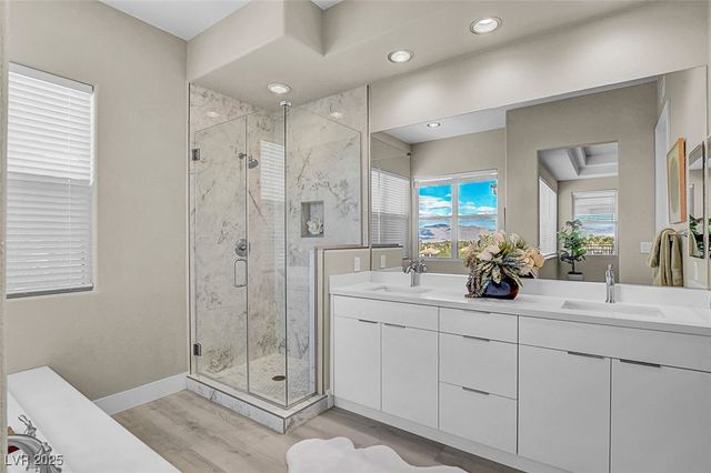 9220 Tesoras Drive 202, Las Vegas, NV 89144