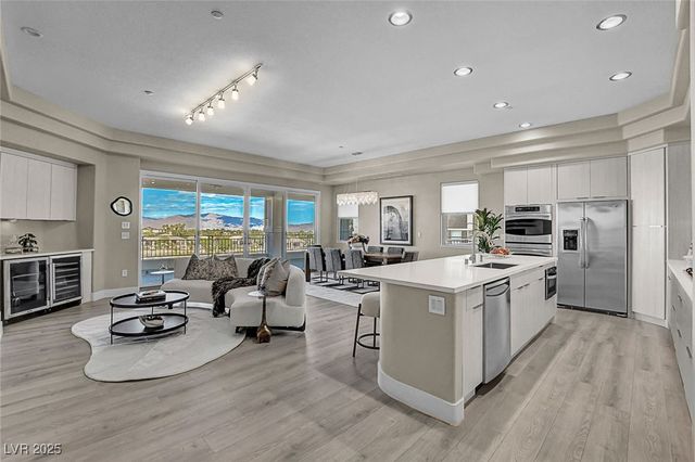 9220 Tesoras Drive 202, Las Vegas, NV 89144