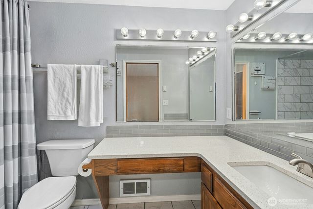 777 SE Lakeway Boulevard, Port Orchard, WA 98367