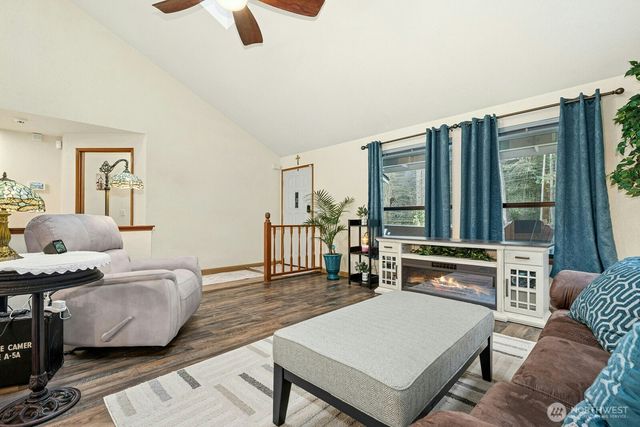 777 SE Lakeway Boulevard, Port Orchard, WA 98367