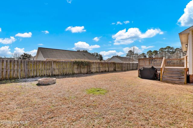 305 Pine Ridge Lane, Holly Ridge, NC 28445