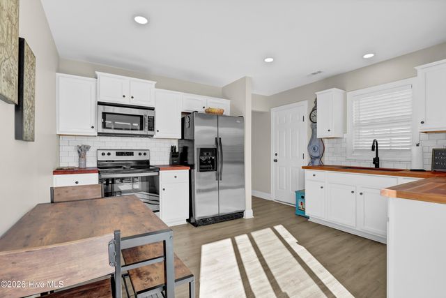 305 Pine Ridge Lane, Holly Ridge, NC 28445