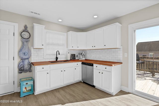 305 Pine Ridge Lane, Holly Ridge, NC 28445