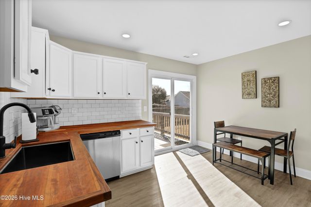 305 Pine Ridge Lane, Holly Ridge, NC 28445