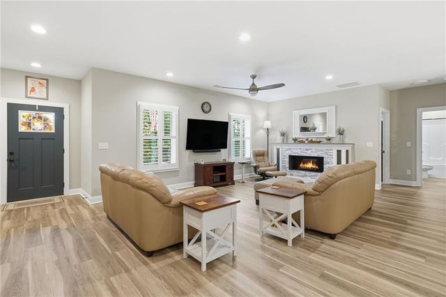221 Windsor Way, Jasper, GA 30143