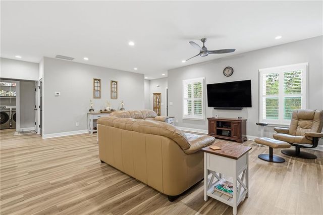 221 Windsor Way, Jasper, GA 30143
