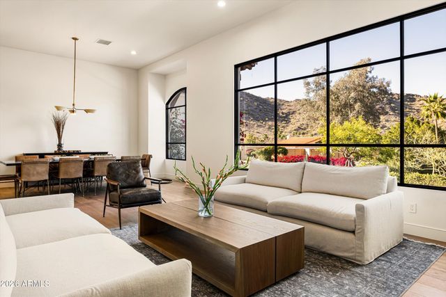 4431 E SUNSET Drive, Phoenix, AZ 85028