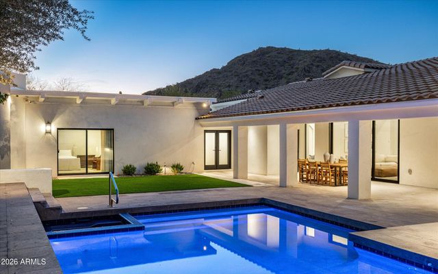 4431 E SUNSET Drive, Phoenix, AZ 85028