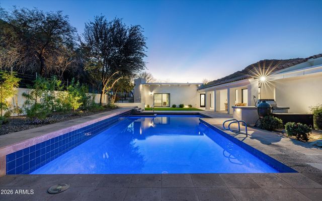 4431 E SUNSET Drive, Phoenix, AZ 85028