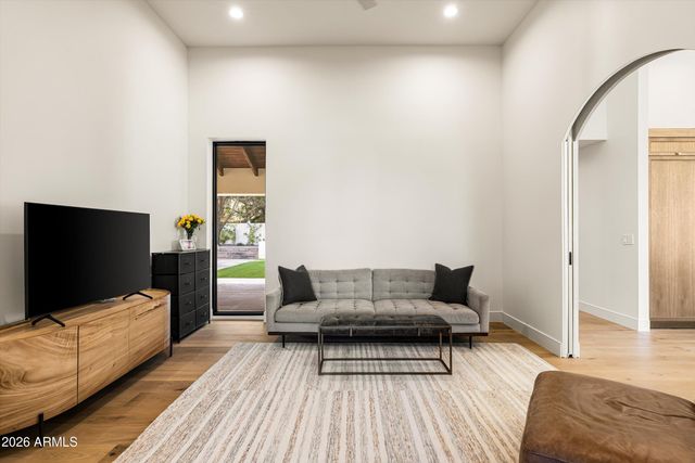 4431 E SUNSET Drive, Phoenix, AZ 85028