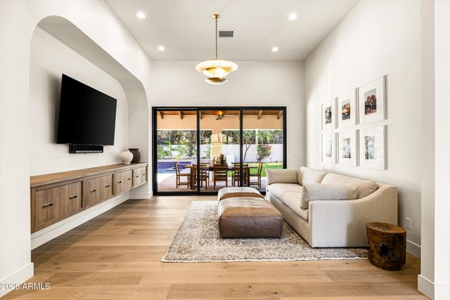 4431 E SUNSET Drive, Phoenix, AZ 85028