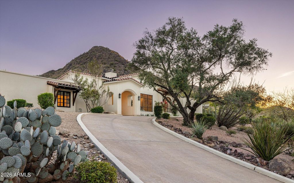 4431 E SUNSET Drive, Phoenix, AZ 85028