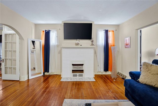 98 Sterrett St, Crafton, PA 15205