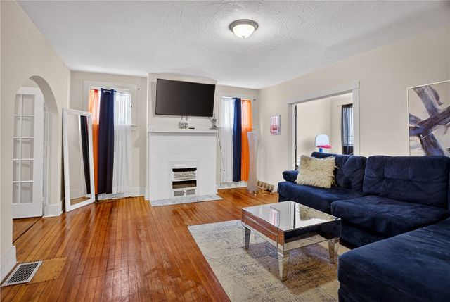 98 Sterrett St, Crafton, PA 15205