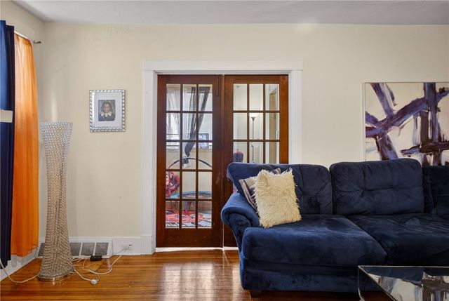 98 Sterrett St, Crafton, PA 15205