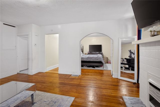 98 Sterrett St, Crafton, PA 15205