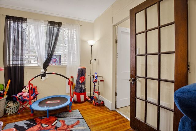 98 Sterrett St, Crafton, PA 15205