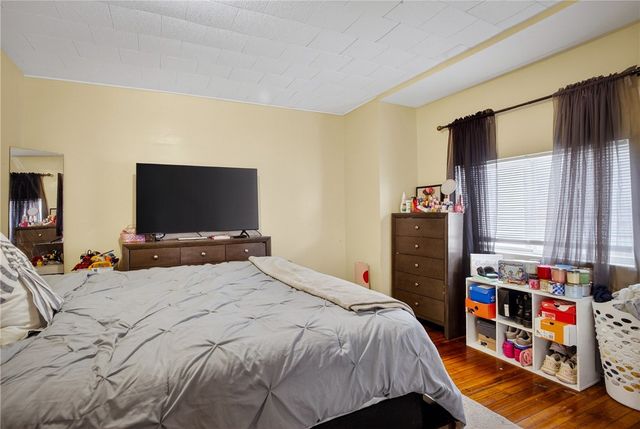 98 Sterrett St, Crafton, PA 15205