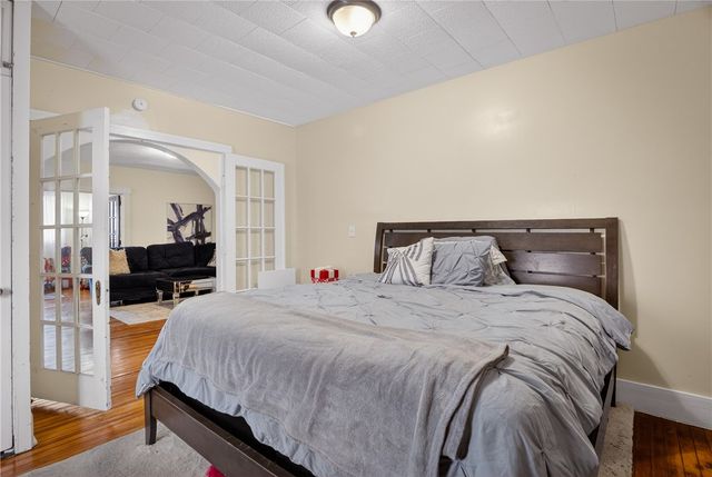 98 Sterrett St, Crafton, PA 15205