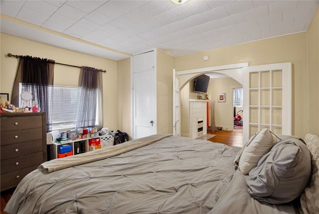 98 Sterrett St, Crafton, PA 15205