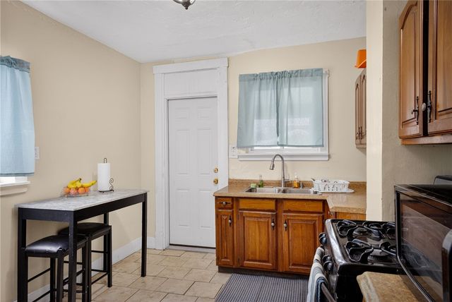 98 Sterrett St, Crafton, PA 15205