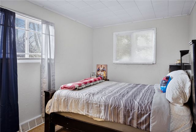 98 Sterrett St, Crafton, PA 15205