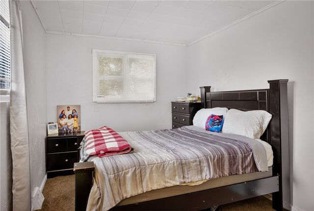 98 Sterrett St, Crafton, PA 15205