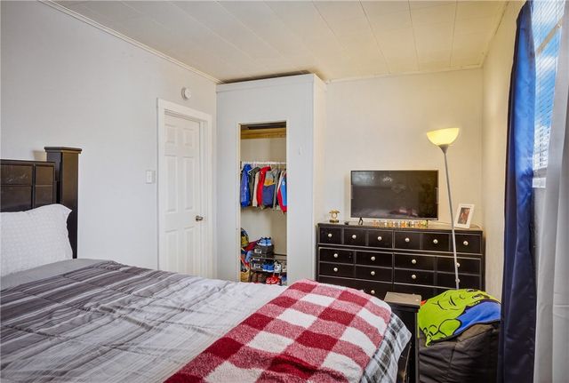 98 Sterrett St, Crafton, PA 15205