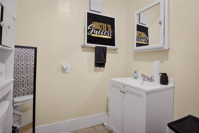 98 Sterrett St, Crafton, PA 15205