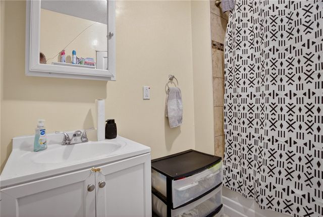 98 Sterrett St, Crafton, PA 15205