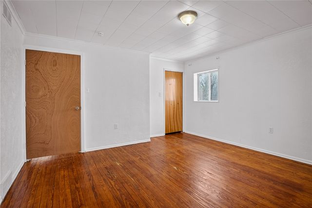 98 Sterrett St, Crafton, PA 15205