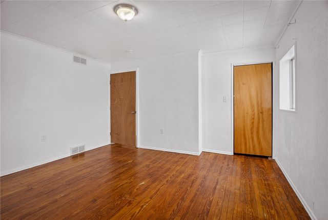 98 Sterrett St, Crafton, PA 15205