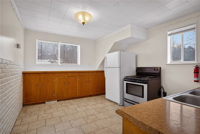 98 Sterrett St, Crafton, PA 15205