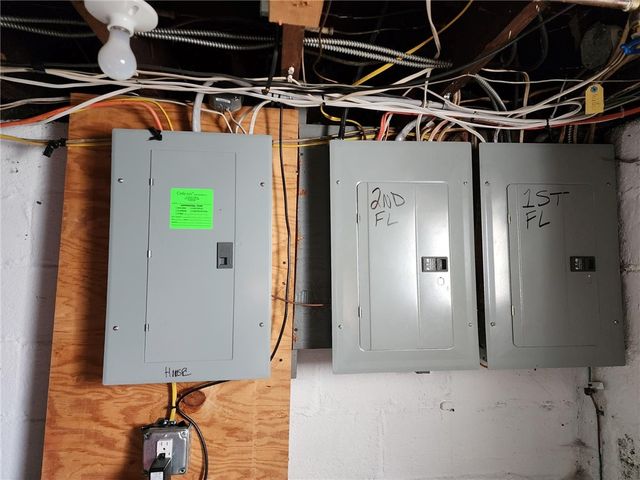 98 Sterrett St, Crafton, PA 15205